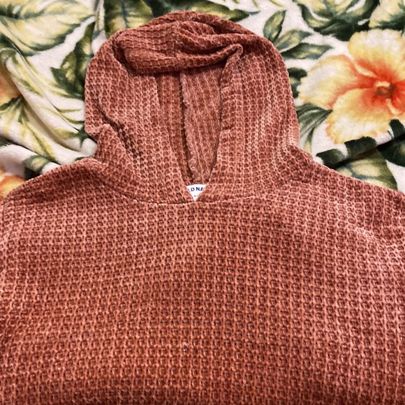 It’s a deep pink coral shade very comfortable it’s an extra large in kids - Picture 3 of 4